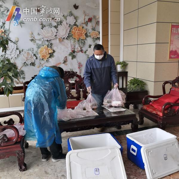 男子退房后屋里垃圾半人高男子退房后屋里垃圾半人高，一则关于不负责任与后果的真实故事