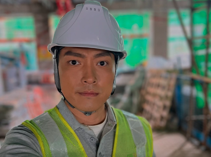 工地男明星工地男明星是指在工地上工作，但因某种原因（如出色的技能、外貌或其他特质）而走红，成为公众关注的焦点的人物。以下是一些知名的工地男明星