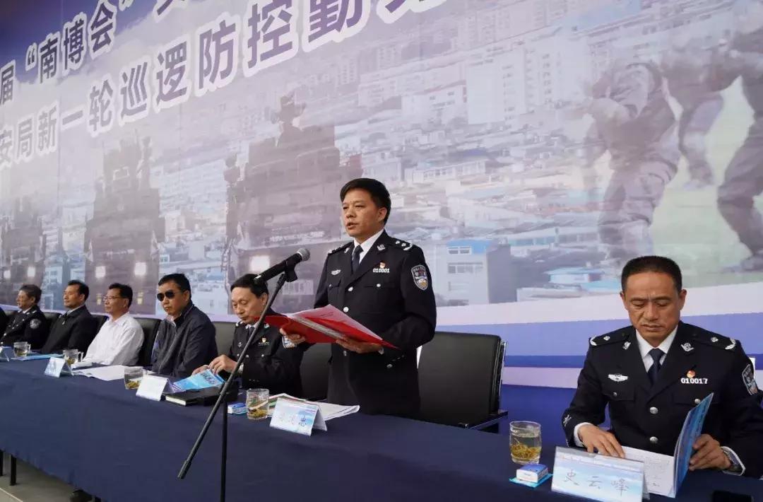 地面突击方队:99B坦克率先亮相地面突击方队，99B坦克率先亮相——重塑现代战争形态的力量象征