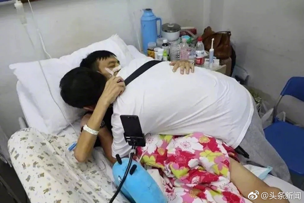 男生胃癌晚期女生殉情男生胃癌晚期与女生殉情，深度探讨与关怀
