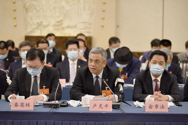 一位河南人大代表的发言被3次打断