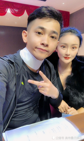男网红直播家暴妻子是谁
