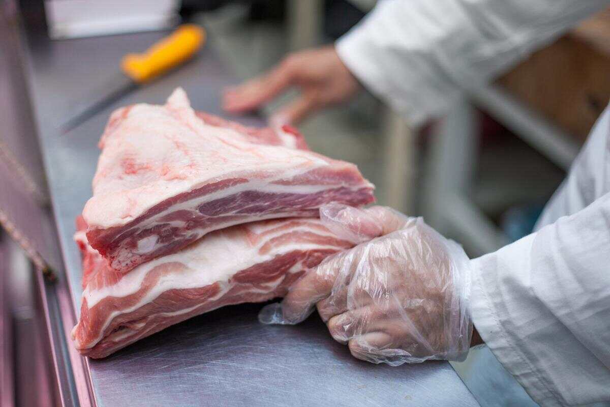 熟客曝商家给猪肉抹硼砂，揭开食品安全之隐患
