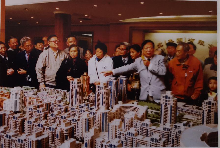 物业回应顶楼孕妇装锁链封电梯事件，多方视角与深度解读