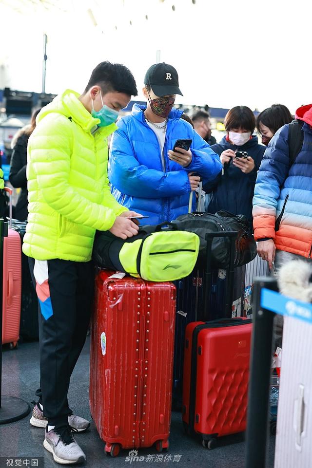 国乒众将抵达雄安备战乒超，热血燃烧，新时代再掀乒乓热潮