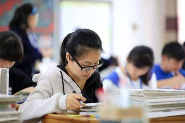 数学老师体验高考预估能考140分，一场关于智慧与经验的探索之旅