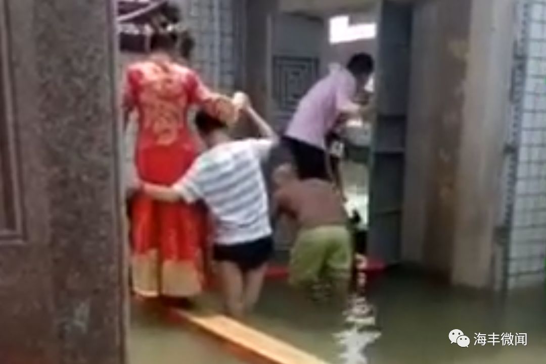 风雨无阻！广东一对新人坚持台风天结婚，诠释爱情的力量